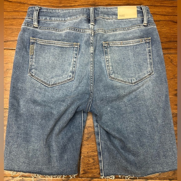 Paige Jax Knee Shorts - Picture 5 of 5